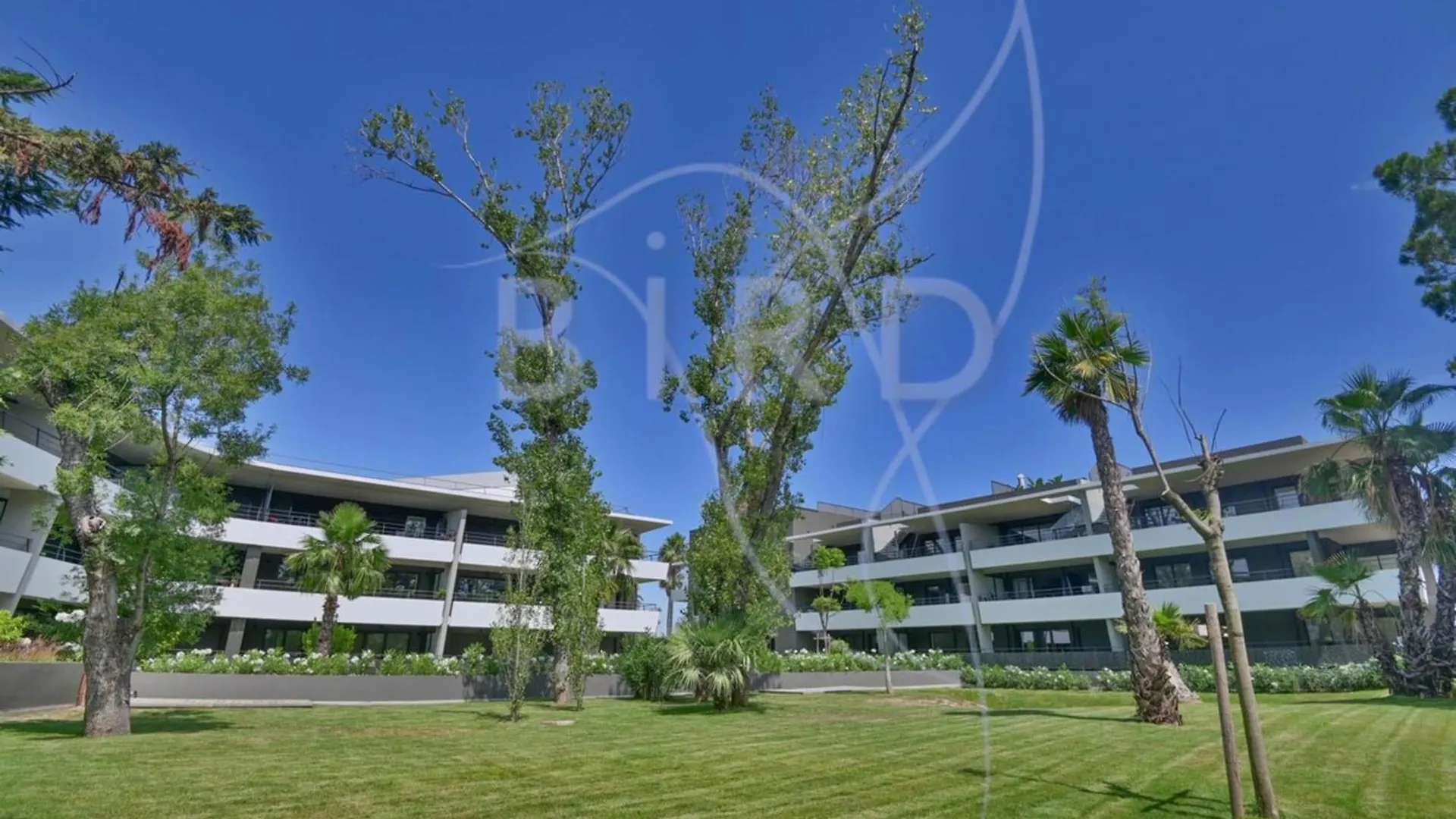 Waterfront Apartment With Private Garden Villeneuve-Loubet France