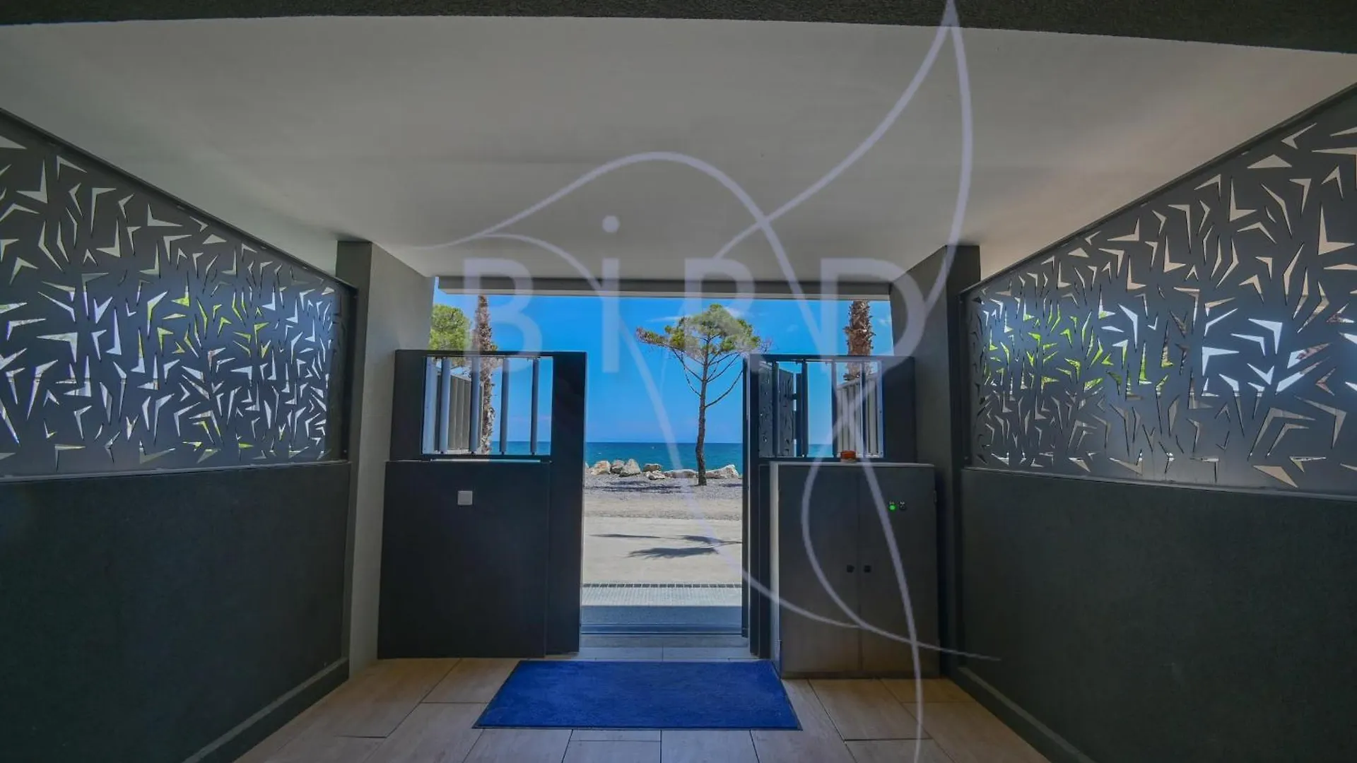 Waterfront Apartment With Private Garden Villeneuve-Loubet