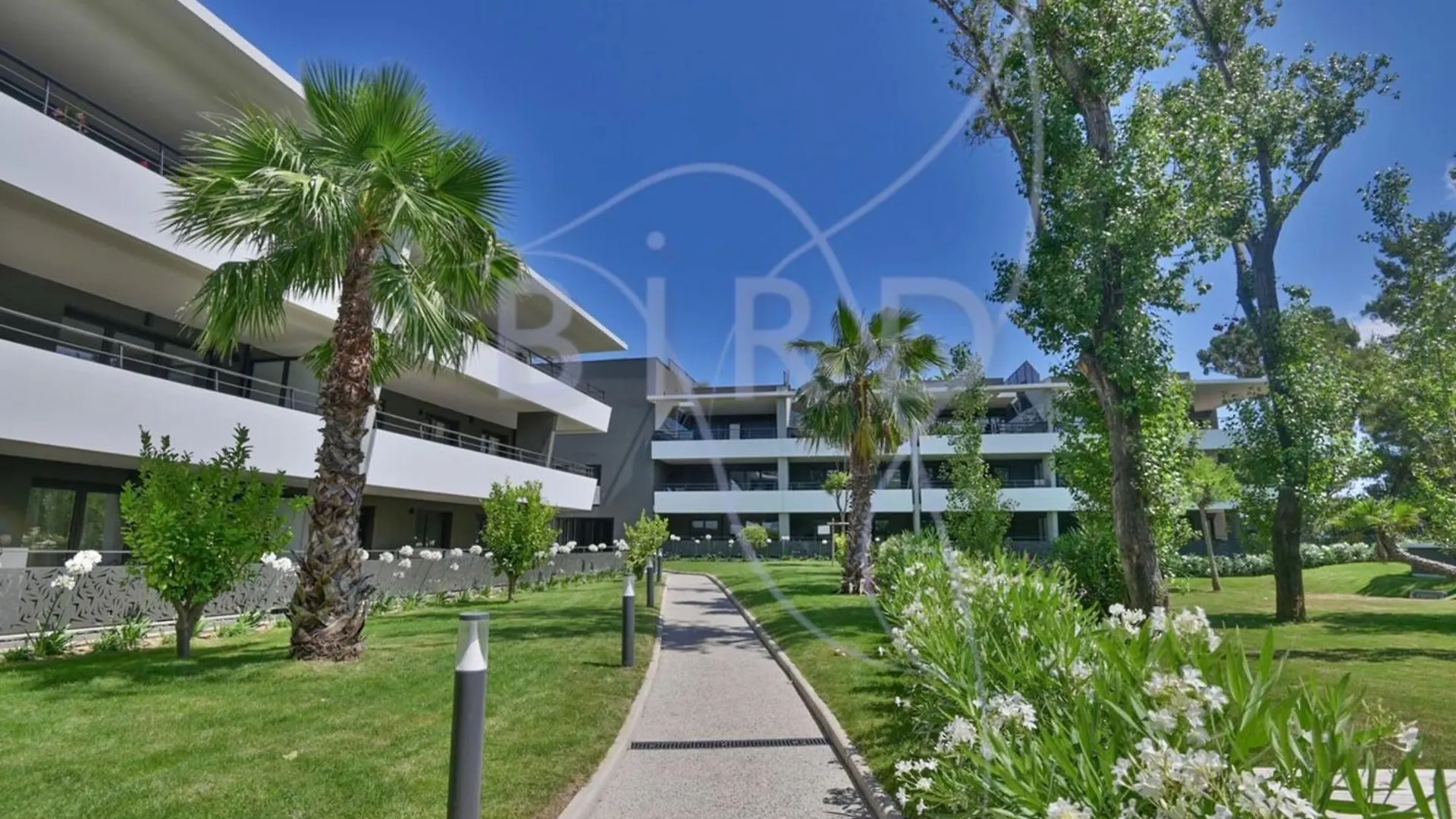 Waterfront Apartment With Private Garden Villeneuve-Loubet France